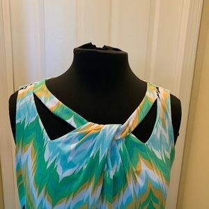 Fun twisted detail on neckline Sleeveless Size Small